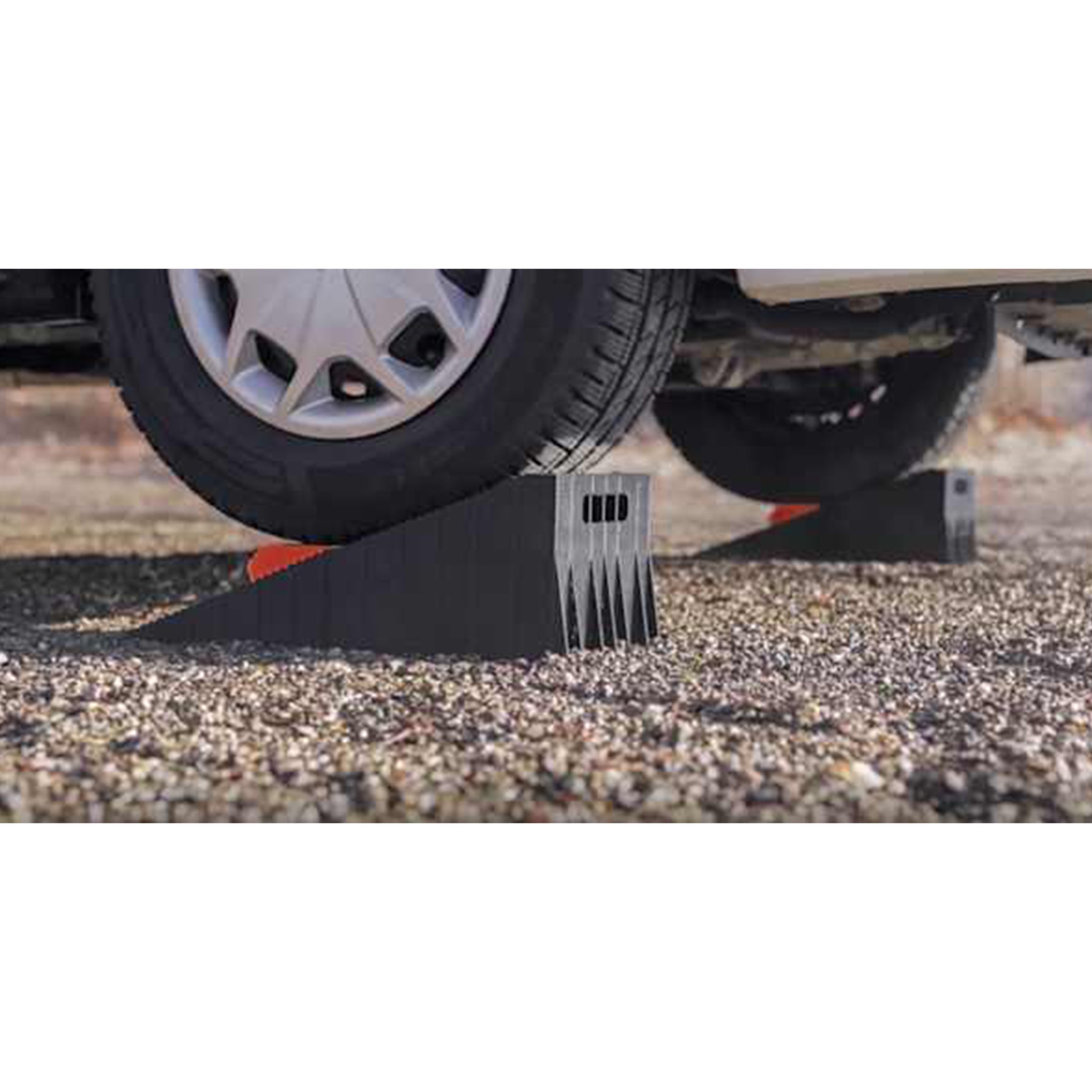 Heavy-duty polypropylene Lippert Level9 levelling ramps with 5 ton load capacity