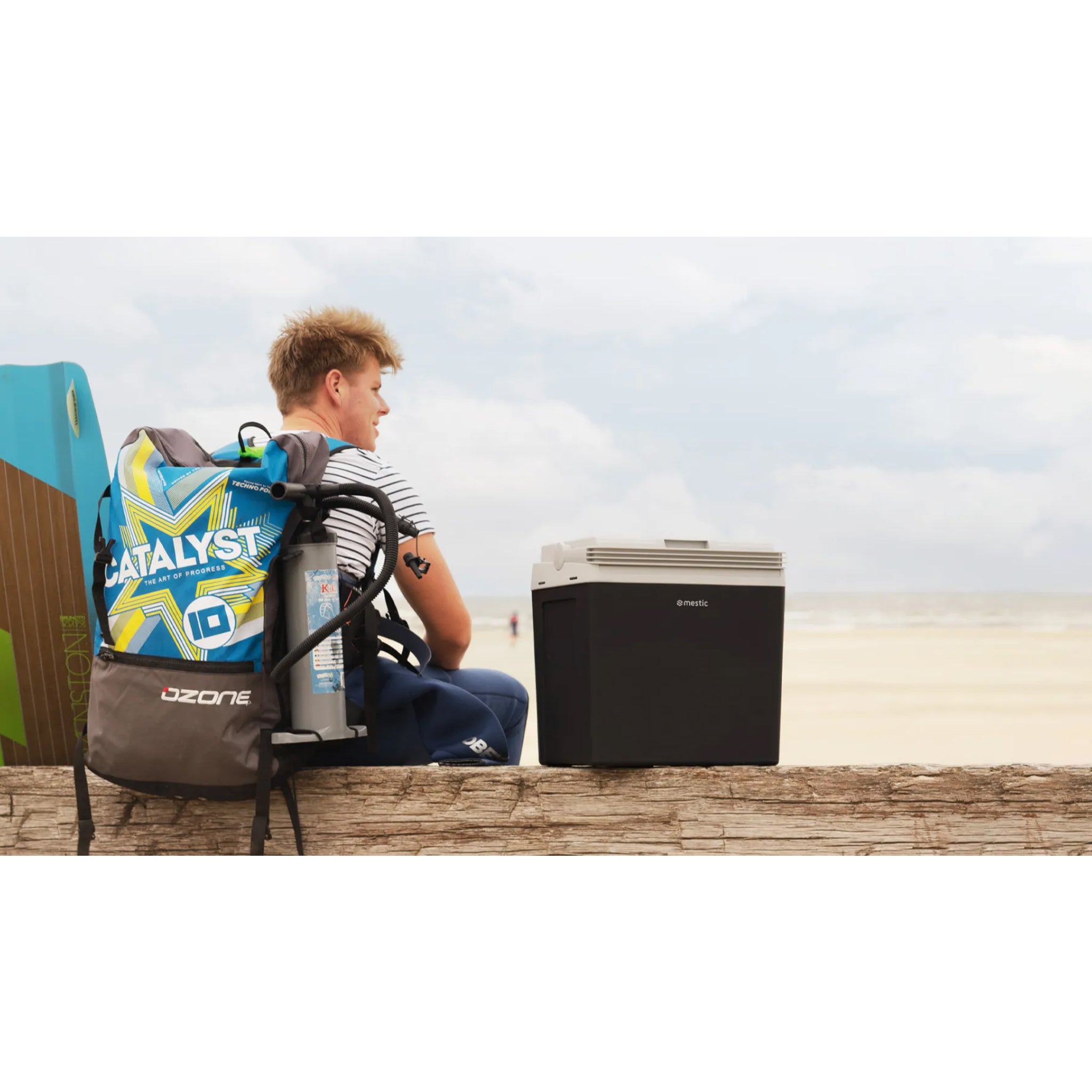 Mestic MTEC-25 thermoelectric cool box 25L with 12V 230V power and eco mode for camping and travel
