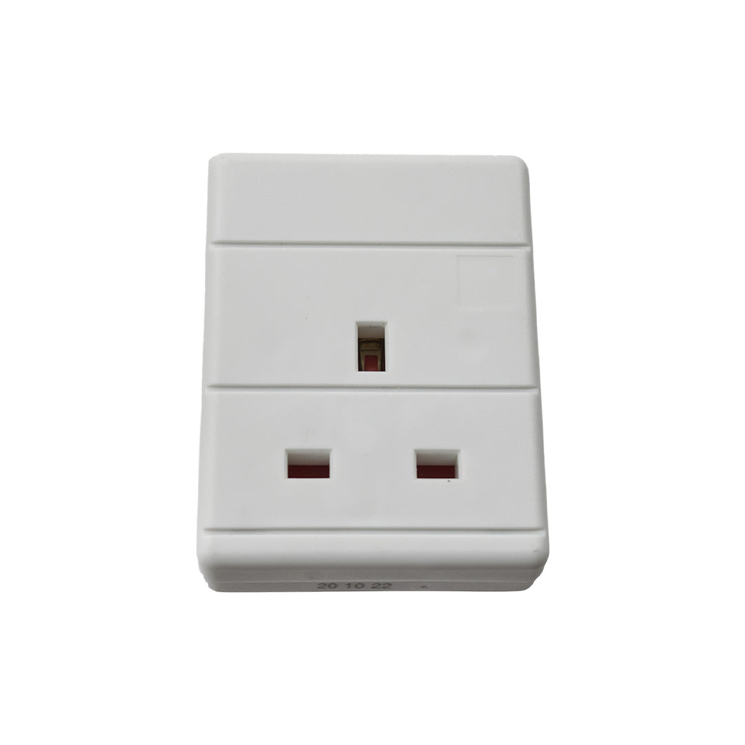 W4 oblong flush power outlet with IP44 splash-proof housing for caravan, motorhome, and campervan electrical connection