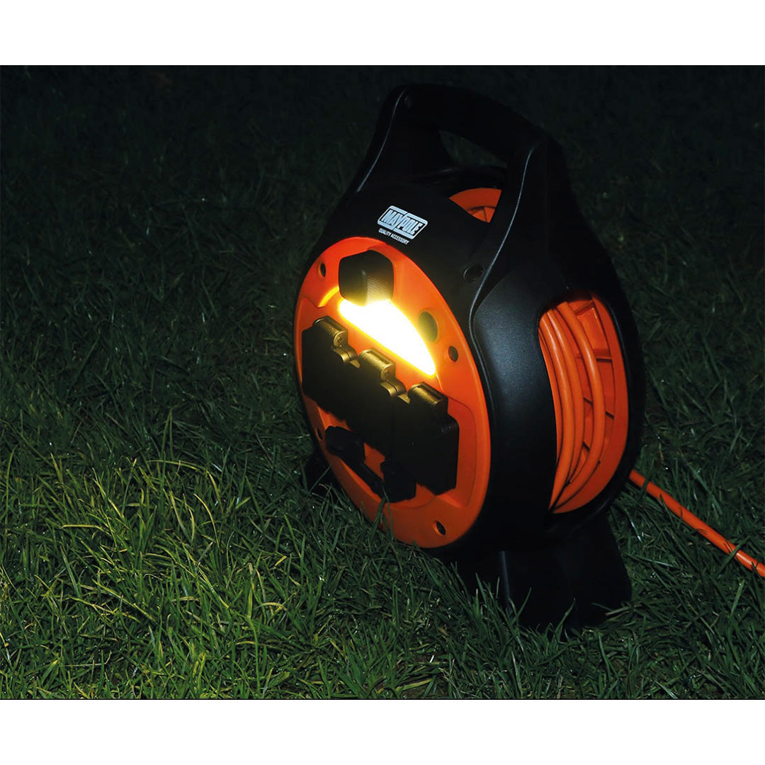 Camping electric power unit with sockets, LED light and 15m cable